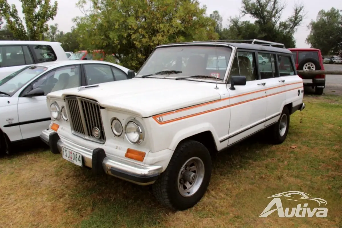 Links: Jeep Wagoneer '63 | Rechts: Aktueller ICE Wagoneer und Grand Wagoneer