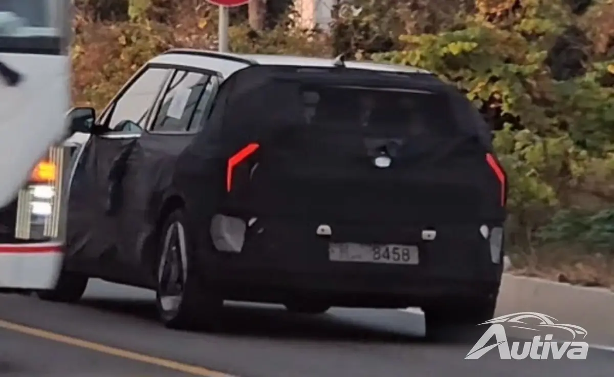 SUV elétrico compacto Kia EV3 descoberto na natureza na Coreia do Sul 6