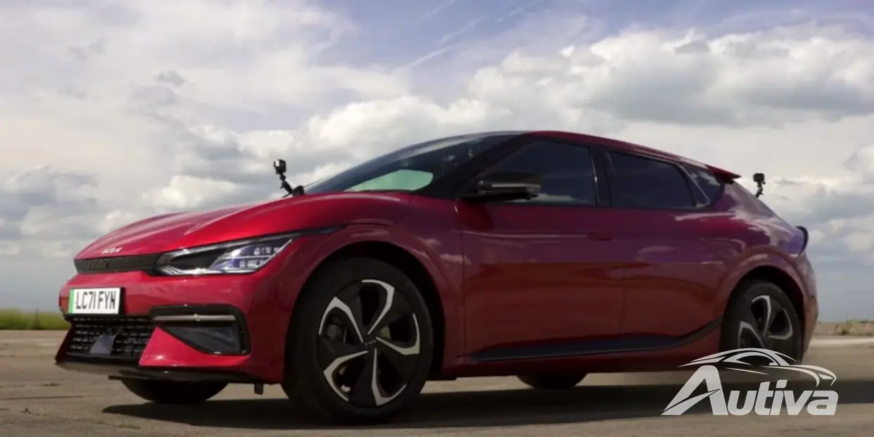 Kia EV6 liefert sich im Drag Race Showdown ein Kopf-an-Kopf-Rennen mit dem Ferrari F355