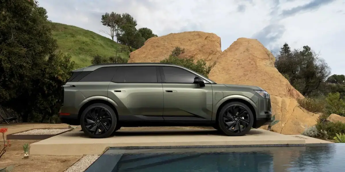 Nya Lexus TZ är en tyst 3-radig elektrisk SUV för hela familjen Nya Lexus TZ är en tyst 3-radig elektrisk SUV för hela familjen