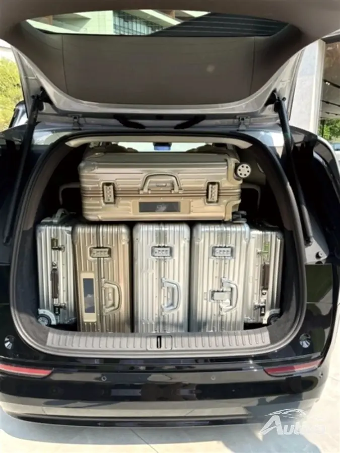 Li Auto Mega представляет интерьер 6