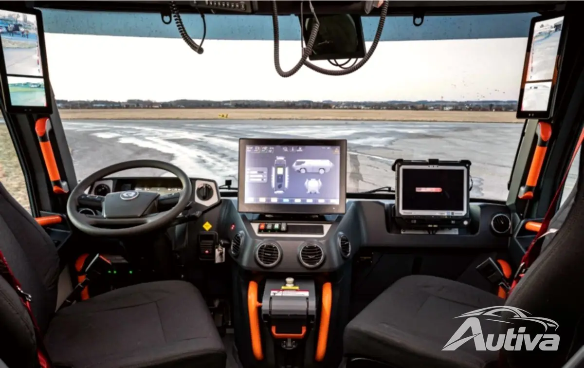 중앙 제어 화면을 갖춘 Rosenbauer RTX 내부 중앙 제어 화면을 갖춘 Rosenbauer RTX 내부