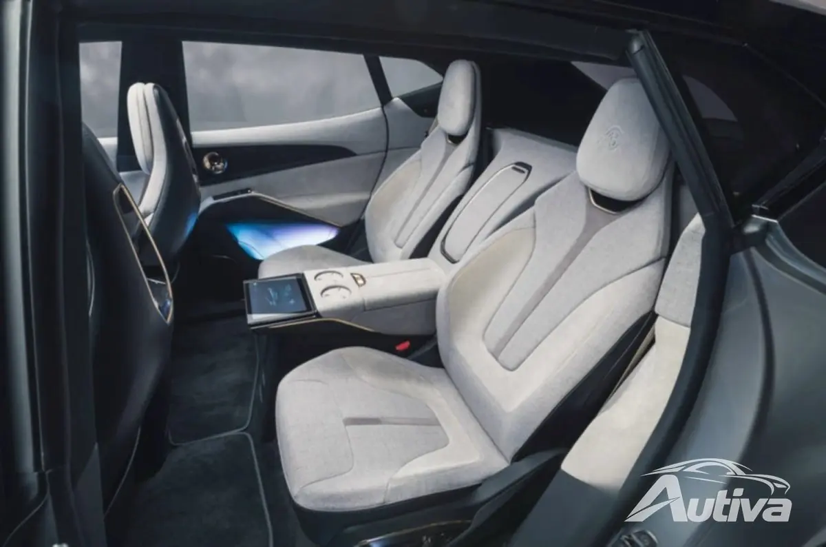 4 sedili individuali offrono un grande comfort
