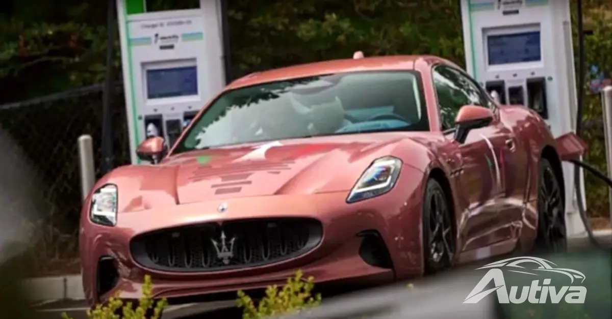 Het is de eerste keer dat we een Maserati zien aangesloten op de openbare oplader
