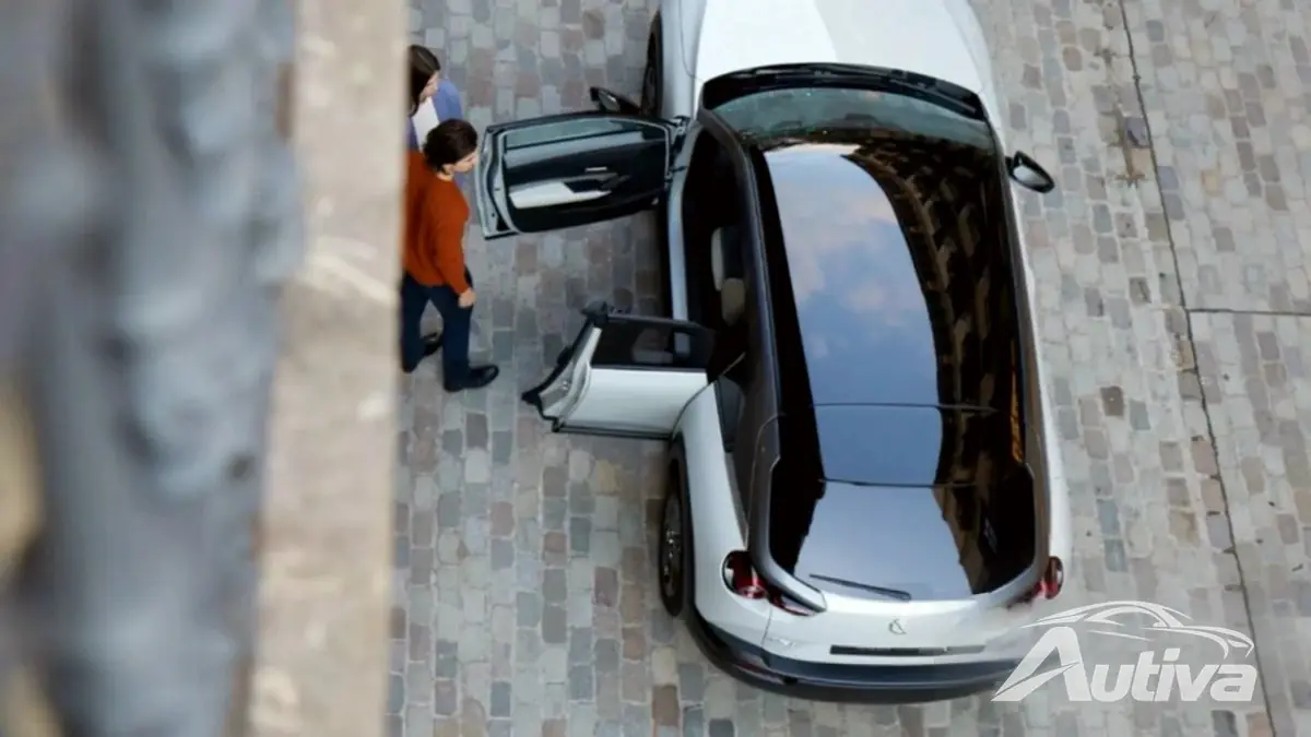 Afscheid van Mazda's enige EV terwijl de MX-30 de zonsondergang tegemoet rijdt Afscheid van Mazda's enige EV terwijl de MX-30 de zonsondergang tegemoet rijdt