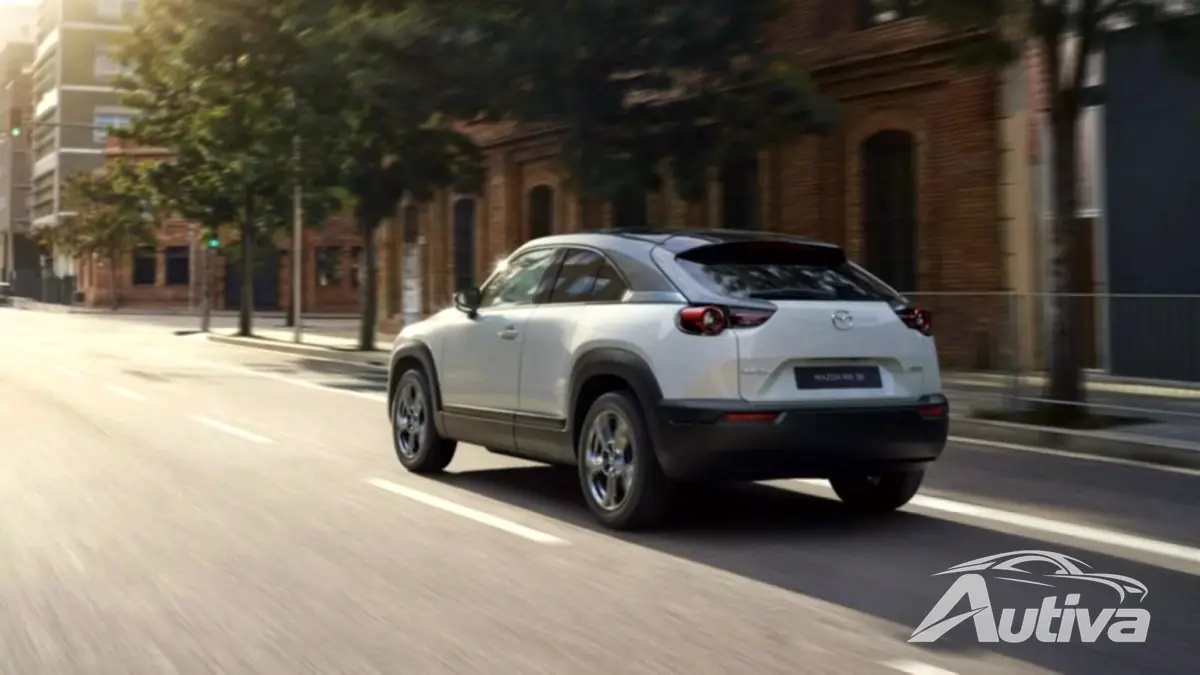 Afscheid van Mazda's enige EV terwijl de MX-30 de zonsondergang tegemoet rijdt