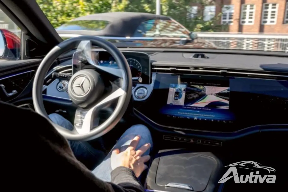 Mercedes-Benz omdefinerer parkering med ny Active Parking Assist Mercedes-Benz omdefinerer parkering med ny Active Parking Assist