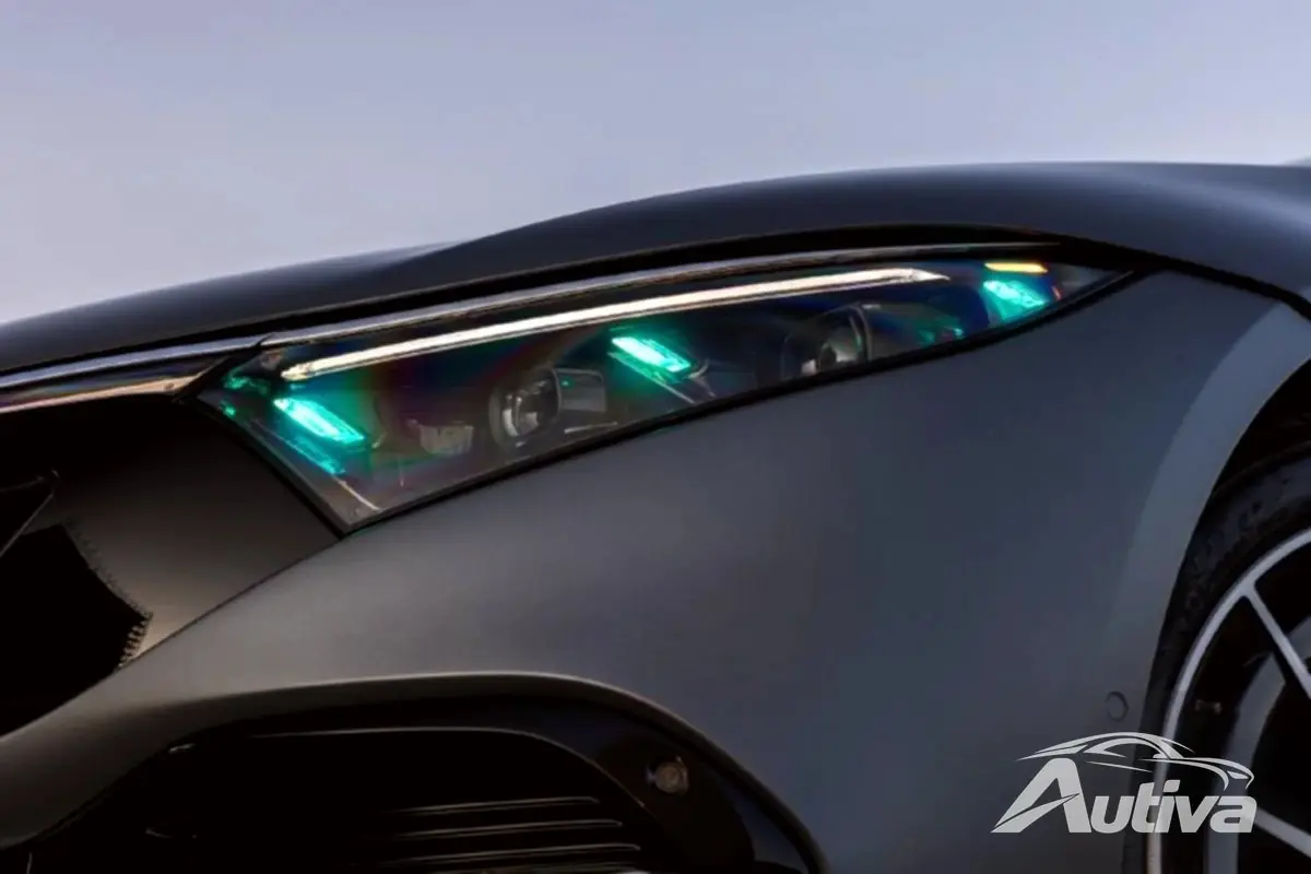 Mercedes-Benz presenta le luci turchesi per segnalare la modalità di guida autonoma 5