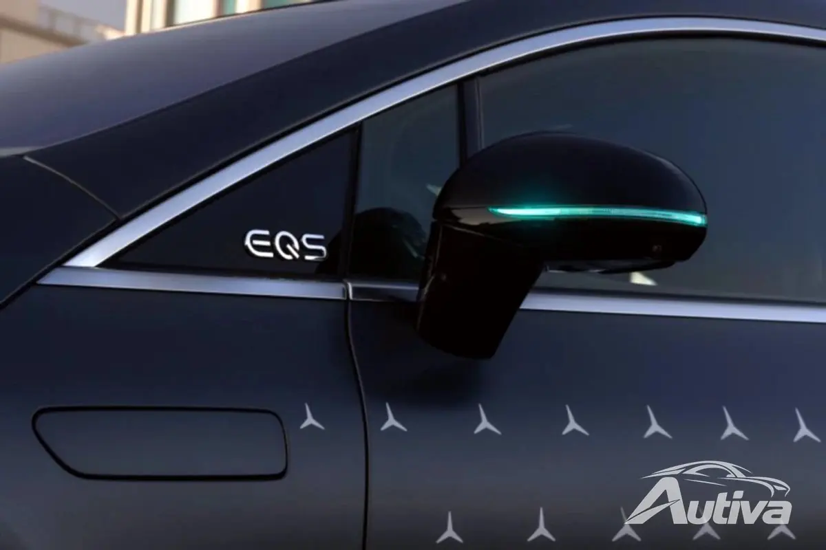 Mercedes-Benz presenta le luci turchesi per segnalare la modalità di guida autonoma 6