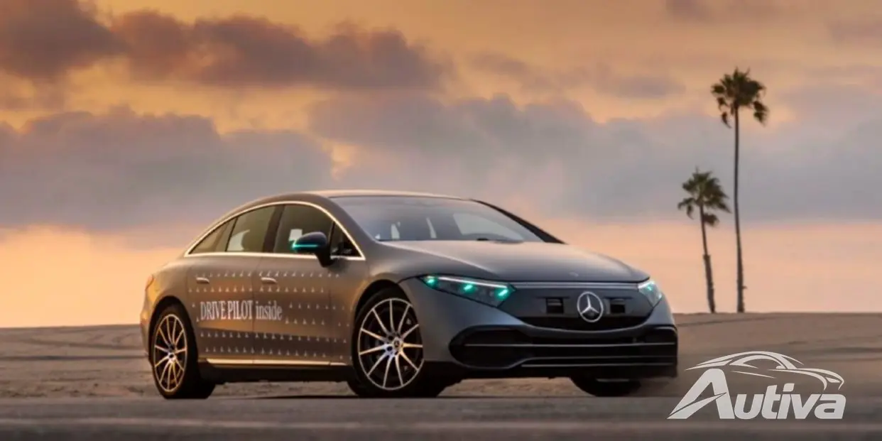 Mercedes-Benz onthult turquoise lampen om de autonome rijmodus aan te geven