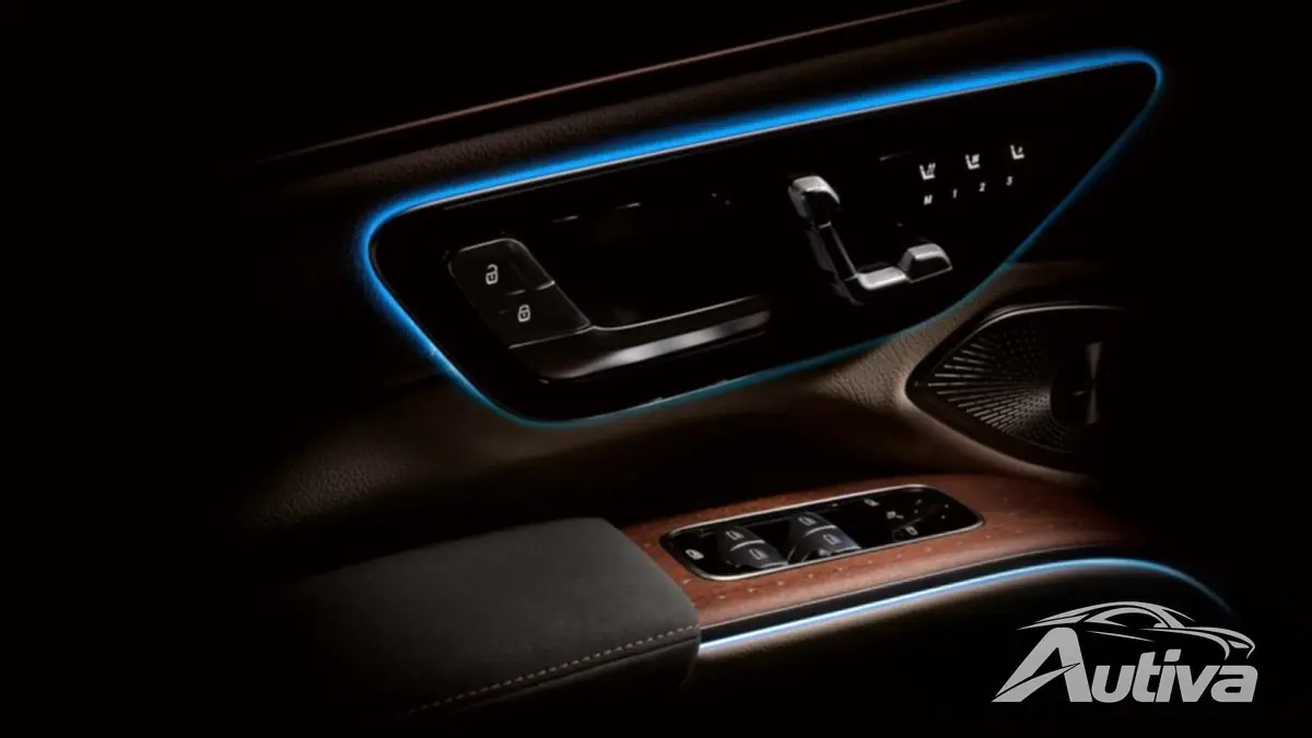 Interni del SUV Mercedes EQS