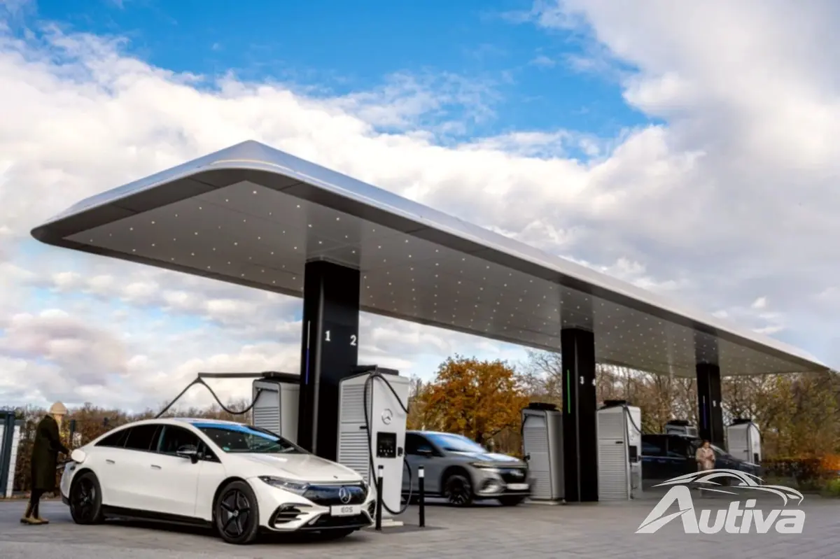 Mercedes opent zijn eerste oplaadpunt van eigen merk in Europa Mercedes opent zijn eerste oplaadpunt van eigen merk in Europa