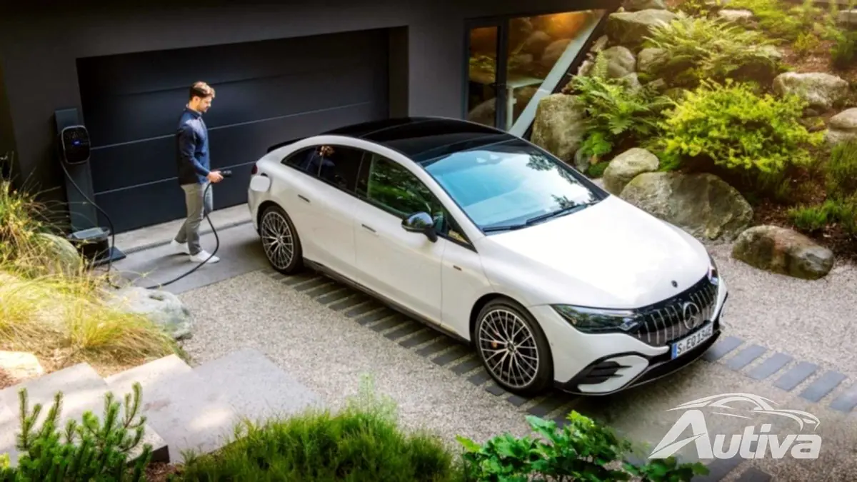 Mercedes introduce AMG EQE 43 ed EQE 53, entrambe con 4MATIC di default