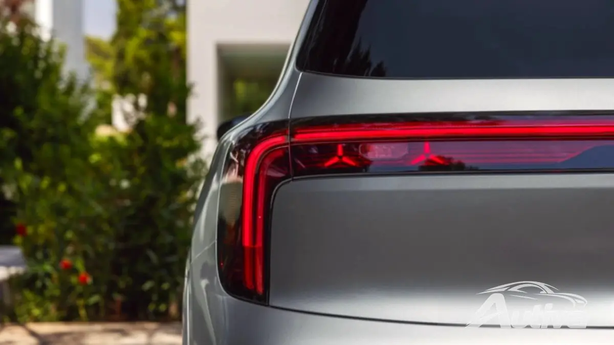 Nowy elektryczny Mercedes-Benz GLB łączy w sobie sztuczną inteligencję i polaryzujący styl