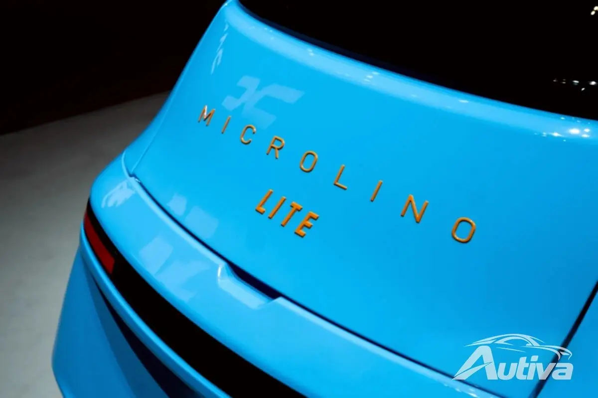Microlino se encoge para adolescentes: el peculiar vehículo eléctrico ahora está disponible para jóvenes de 14 años