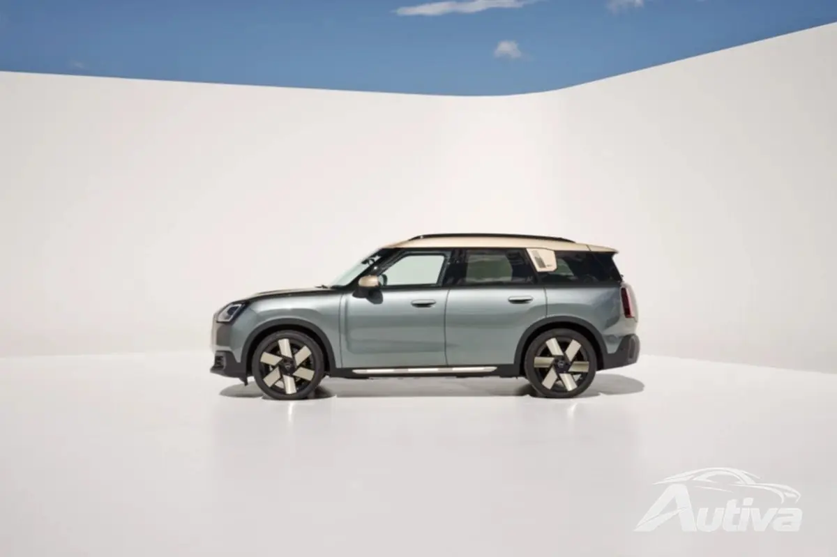 Mini представляет свой совершенно новый дебютный вариант Cooper и Countryman 14