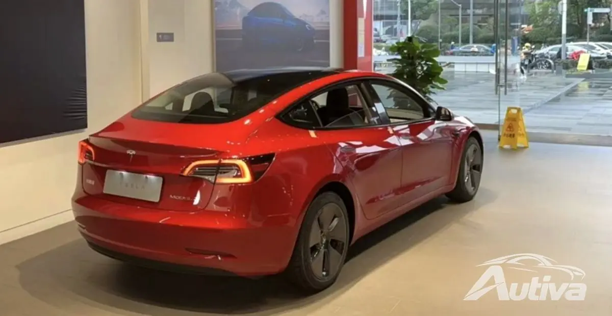 La Model 3 Highland sarà in vendita il mese prossimo: Tesla offre sconti a bizzeffe