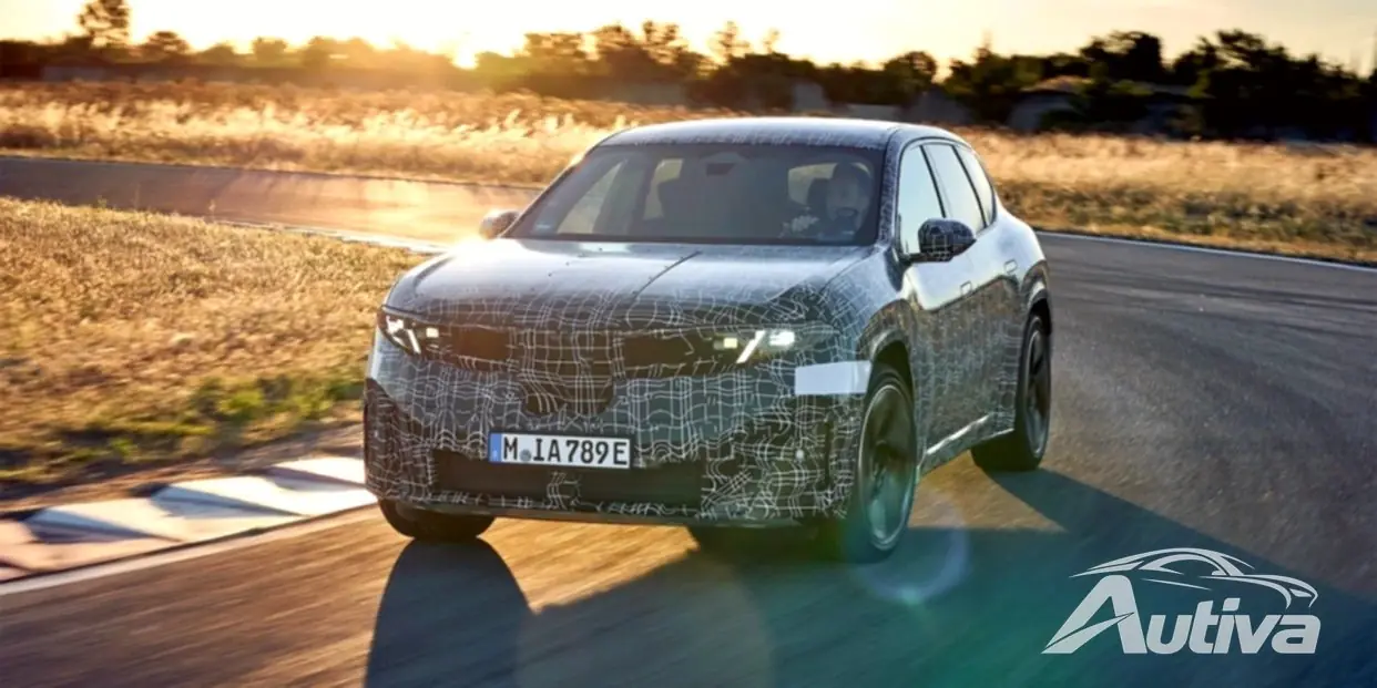 새로운 BMW iX3 전기 SUV가 상하이 거리에 등장합니다.