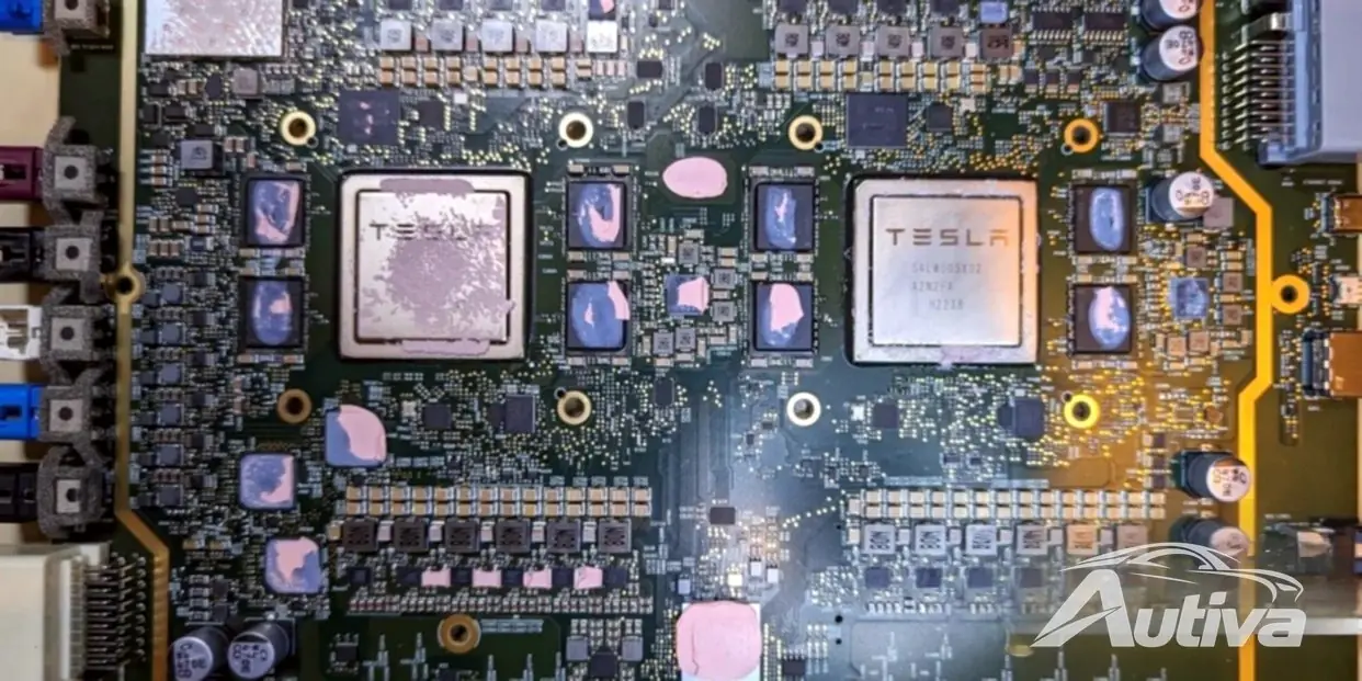 Новые компьютеры Tesla выходят из строя всего через десятки-сотни миль