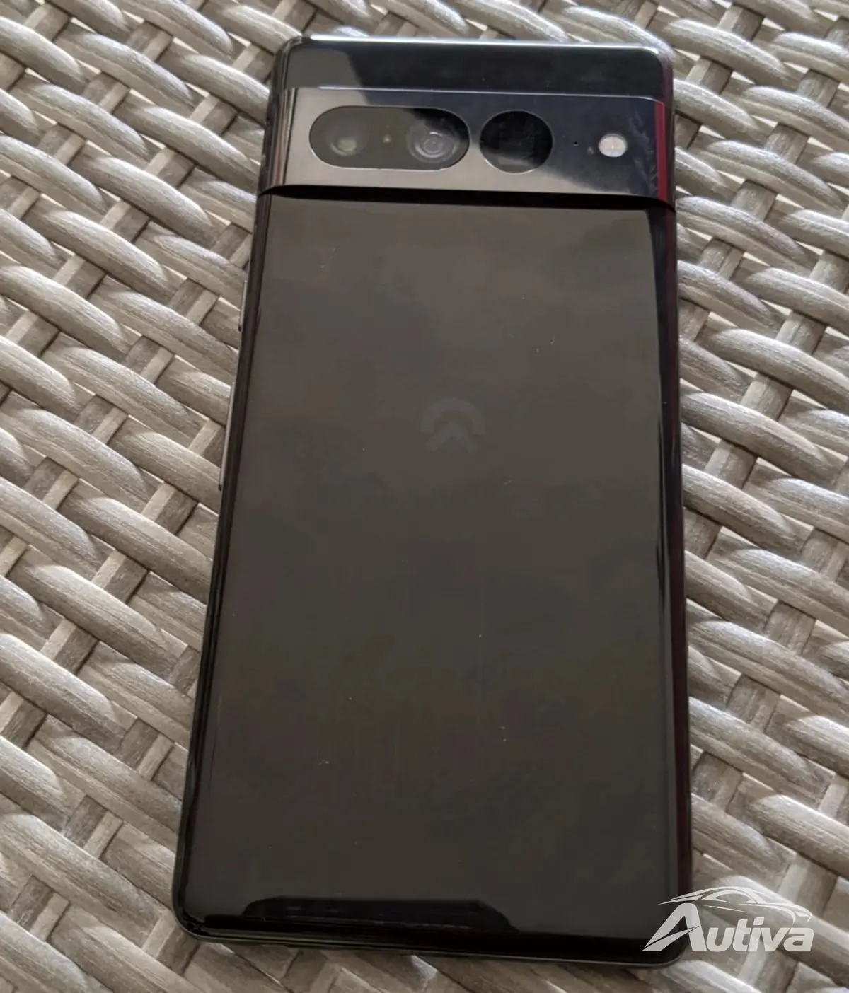 Dit lijkt erg op Google Pixel 7, maar met andere camera-instellingen en waarom Nio's logo? Dit lijkt erg op Google Pixel 7, maar met andere camera-instellingen en waarom Nio's logo?