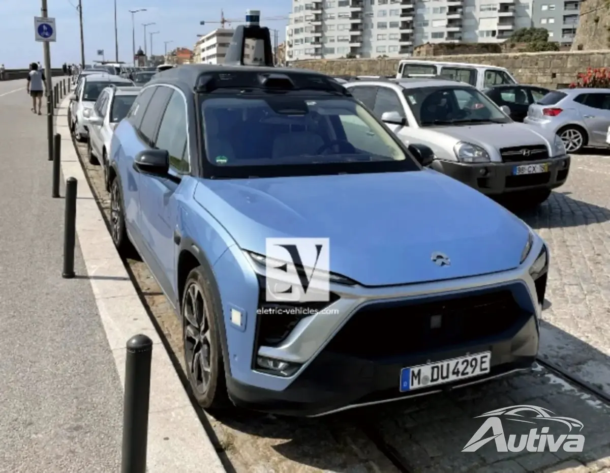 ポルトガル、ポルトの通りをマッピングする ES8 車両の 1 台