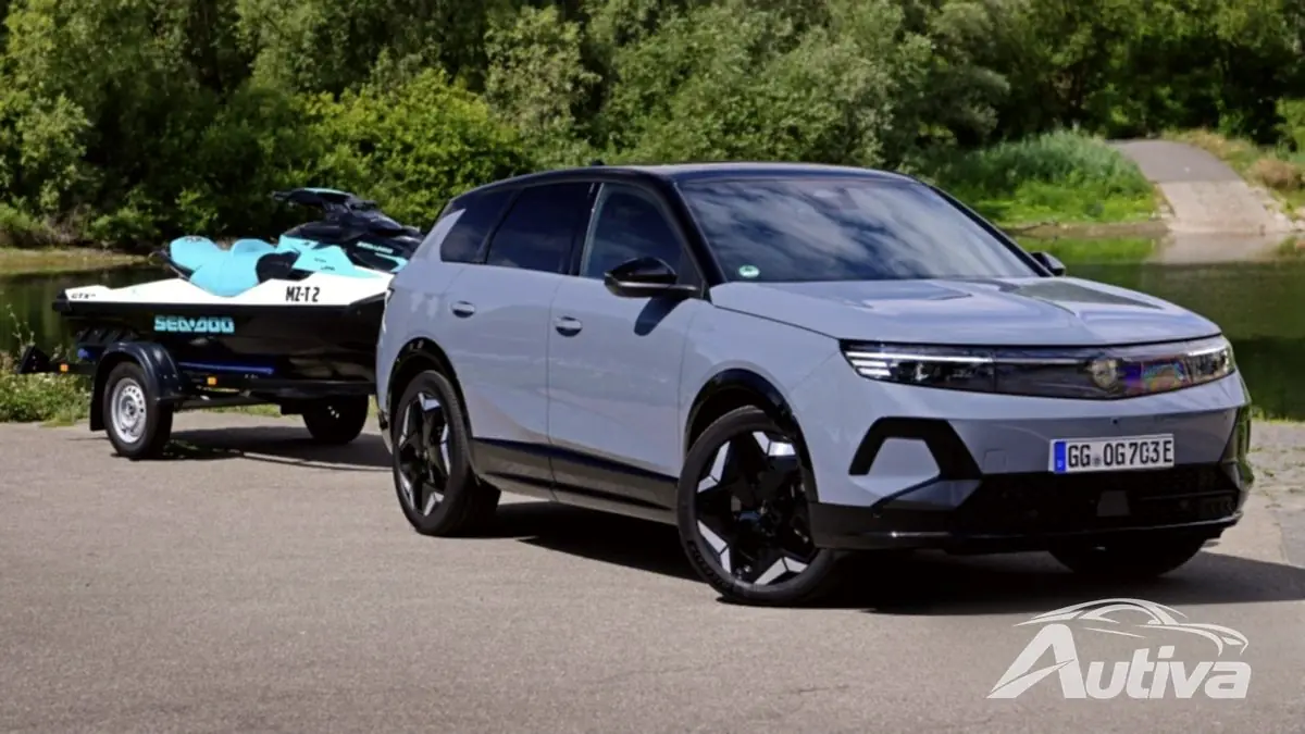 De elektrische Opel Grandland AWD combineert een gezinsleven met handig slepen