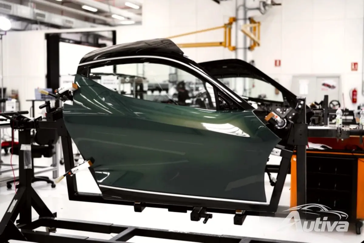 Ogni pannello dell'auto è verniciato separatamente Ogni pannello dell'auto è verniciato separatamente