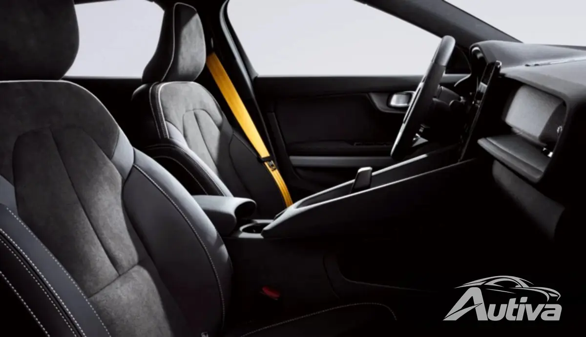 Polestar 2 BST 230 è dotato di 476 CV e di una serie di aggiornamenti