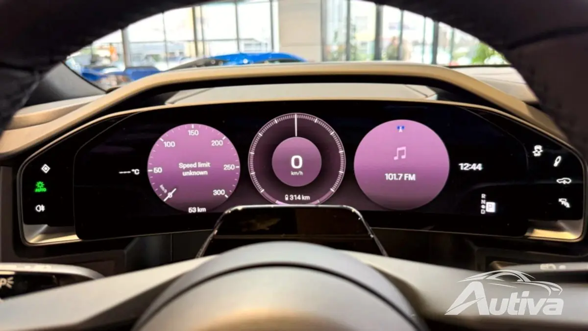 Gauge cluster aksenter i Cayenne Electric