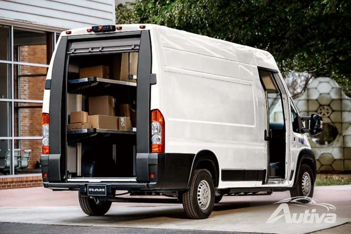 Ram ProMaster EV rzuca wyzwanie Fordowi i Rivianowi w pojedynku elektrycznych vanów 4