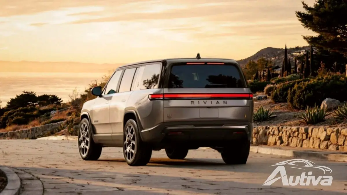 リビアン R1S クアッド ペブル ビーチ