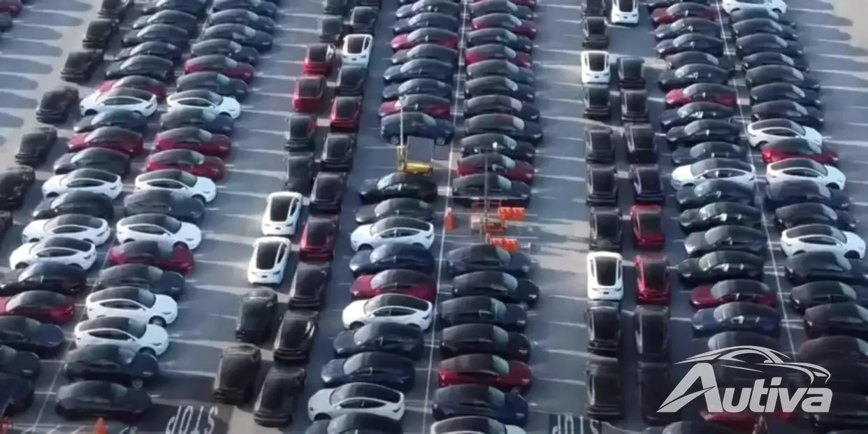 Surplus record: i parcheggi Tesla sono colmi di inventario invenduto