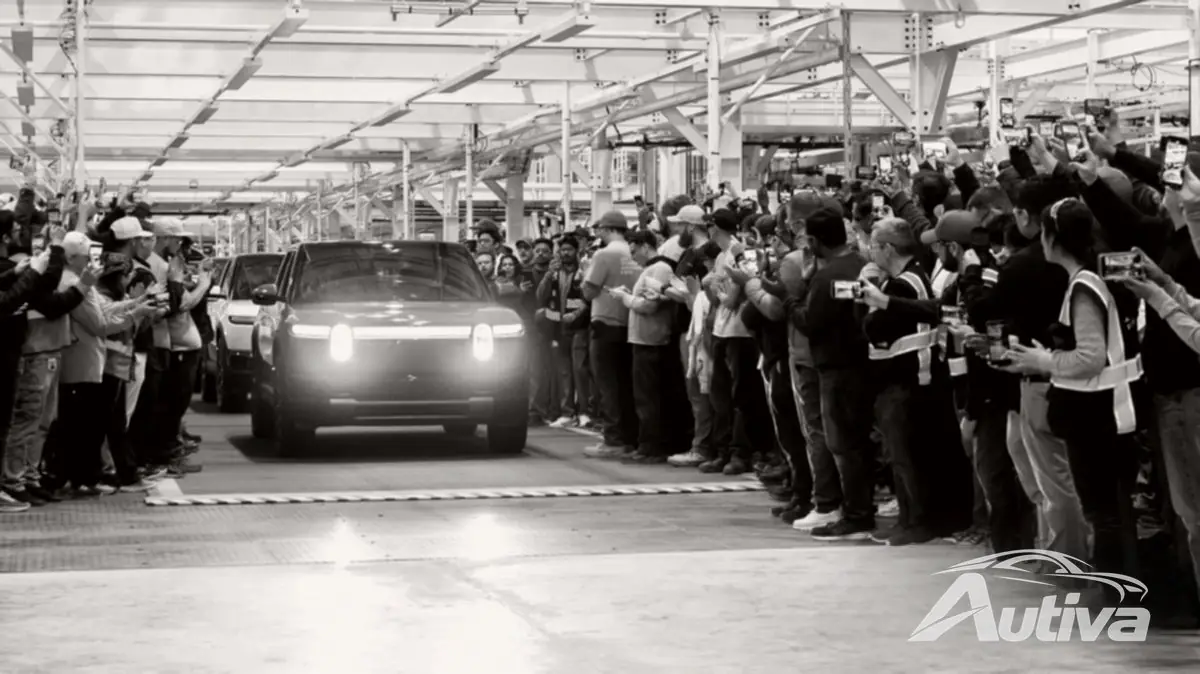 Rivian célèbre la sortie des premières unités R2 de la chaîne de production - source : Rivian