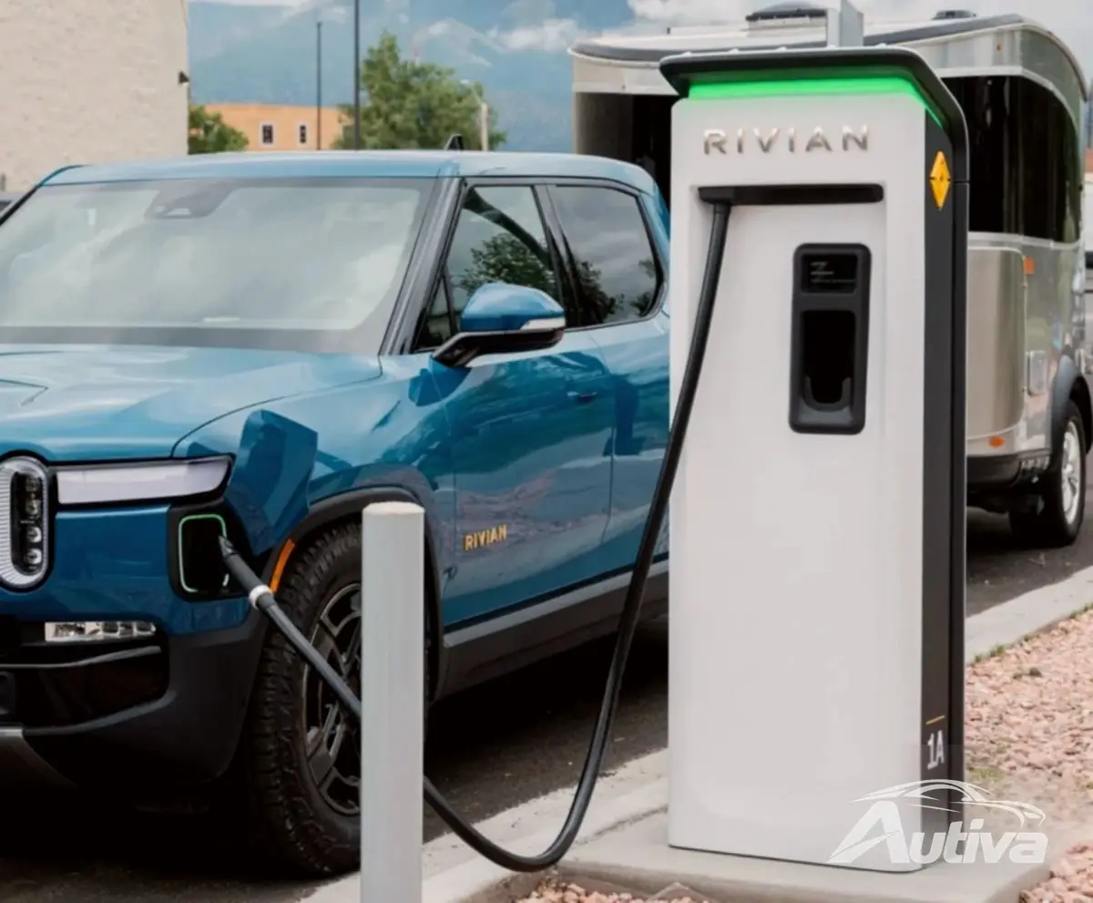 تفتح Rivian شبكة الشحن الخاصة بها أمام المركبات الكهربائية الأخرى تفتح Rivian شبكة الشحن الخاصة بها أمام المركبات الكهربائية الأخرى