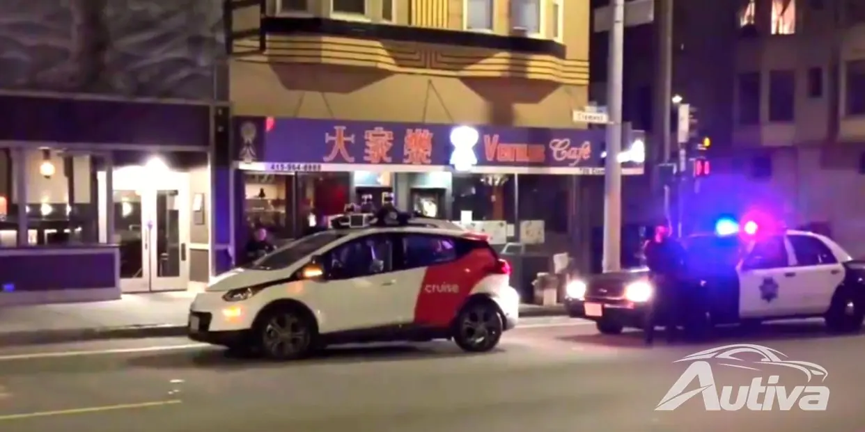 Politie San Francisco confronteert auto zonder bestuurder, wat voor verwarring zorgt