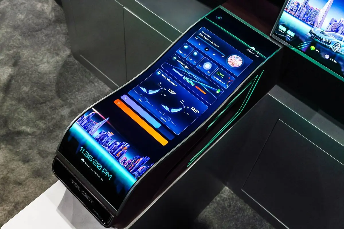 TCL CSOT revela novas telas para futuros carros elétricos