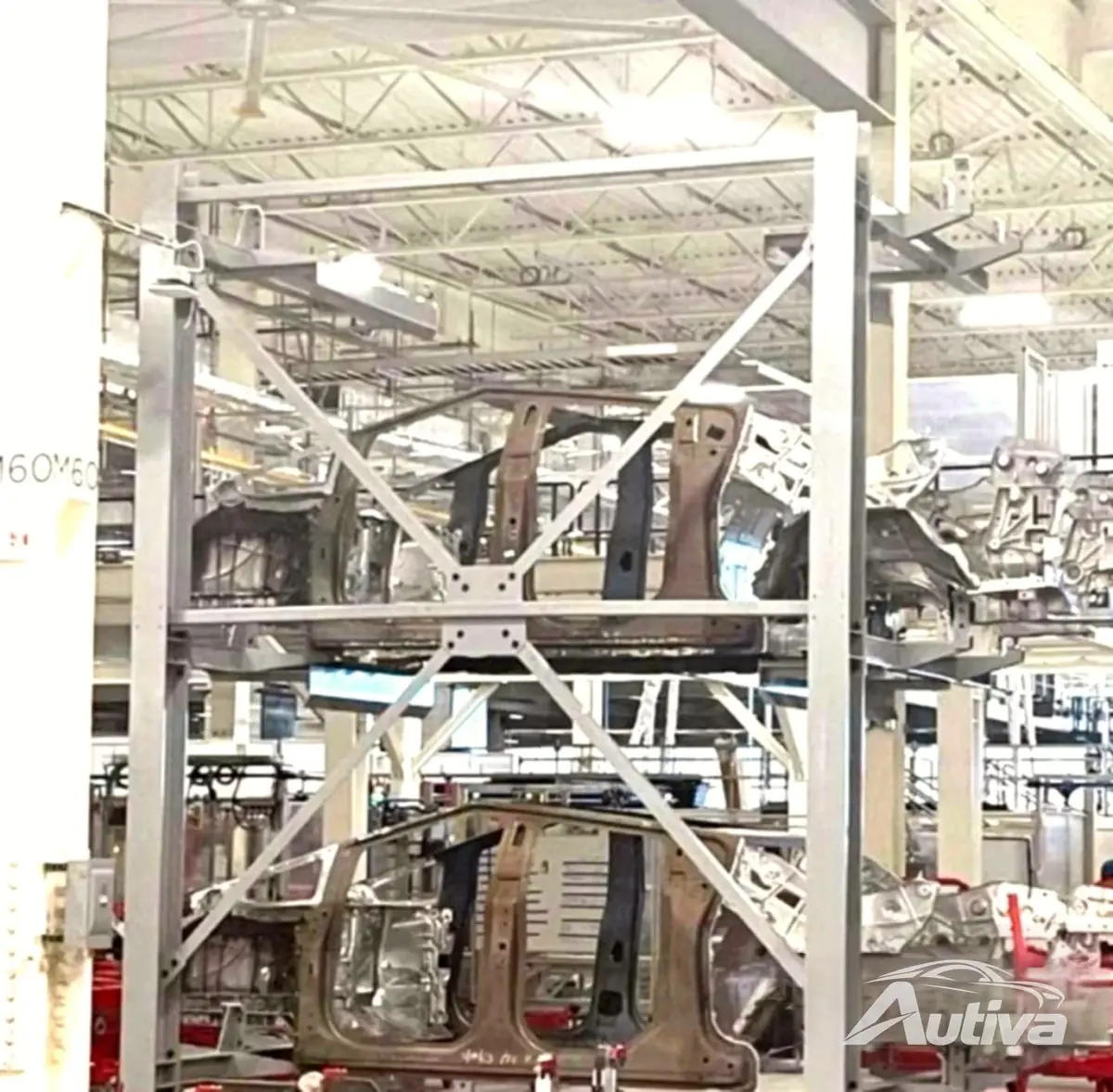 Tesla Cybertruck이 성공을 향한 여정을 시작합니다. 첫 번째 유닛이 생산 라인에서 출시됩니다.
