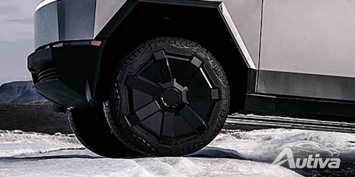 Gli eleganti copriruota aerodinamici di Tesla Cybertruck stanno consumando i pneumatici