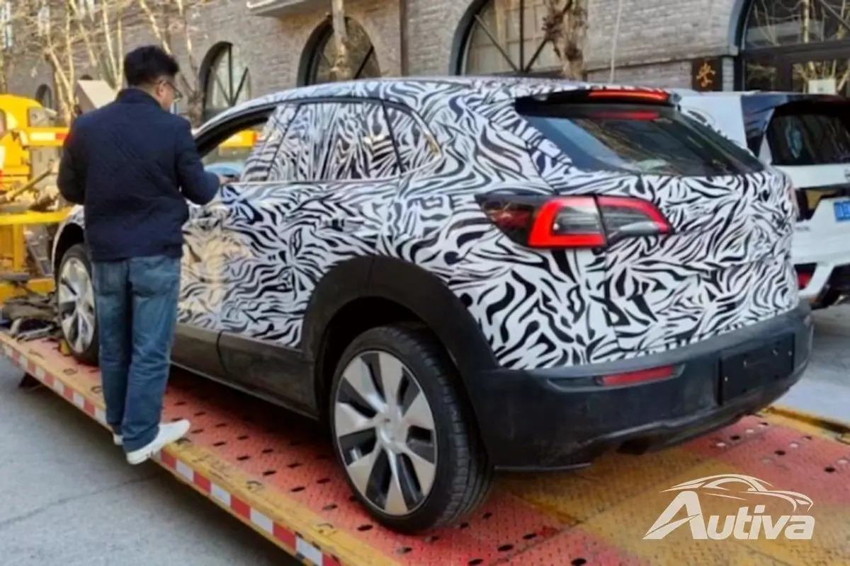 이것은 Tesla Model 2 프로토타입인가요, 아니면 정교한 장난인가요? 이것은 Tesla Model 2 프로토타입인가요, 아니면 정교한 장난인가요?