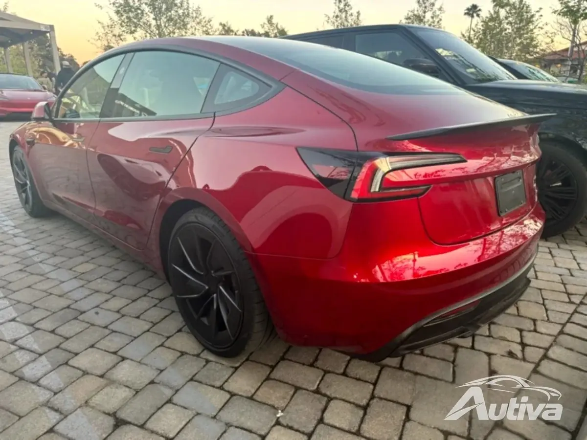 تسلا موديل 3 مظهر خارجي مثير للسخرية