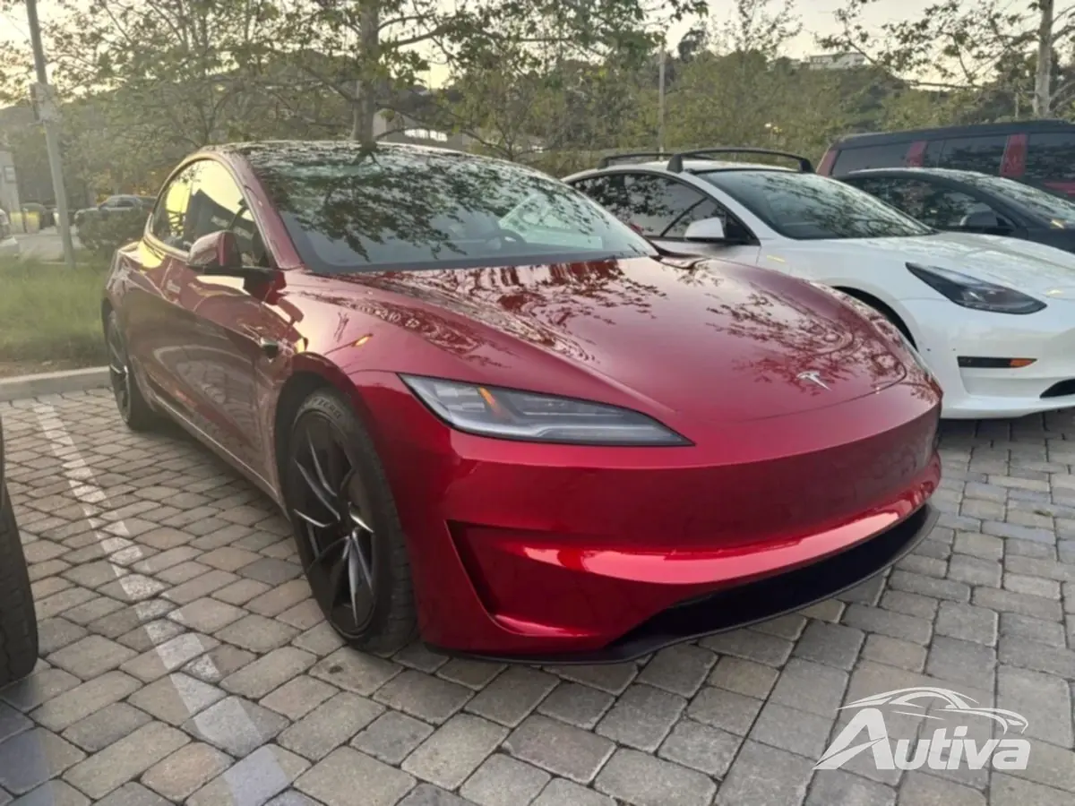 Tesla Model 3 Lächerliches Äußeres