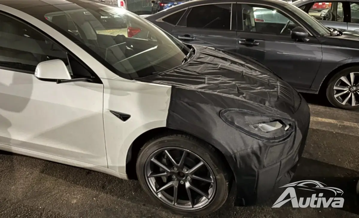 La nuova Tesla Model 3 avvistata a Santa Cruz, in California La nuova Tesla Model 3 avvistata a Santa Cruz, in California