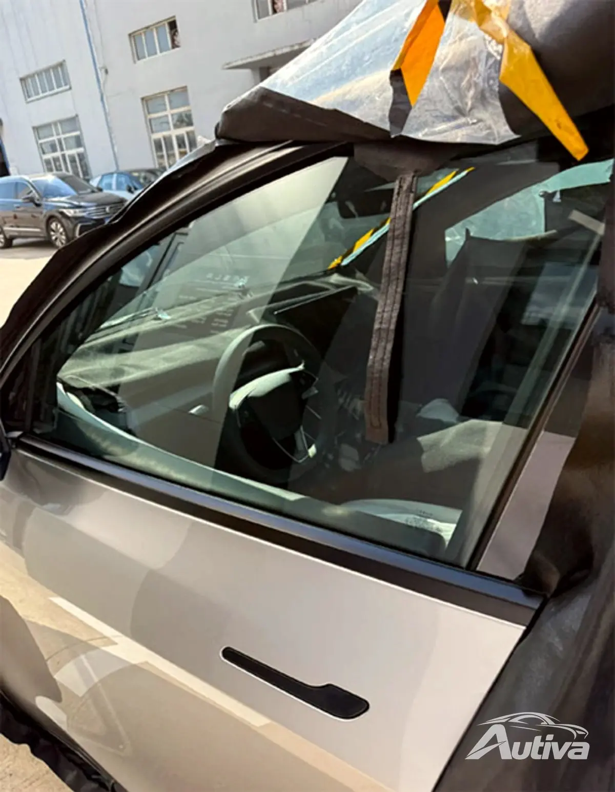 Tesla Model Y L er allerede på vei til utstillingslokaler Tesla Model Y L er allerede på vei til utstillingslokaler