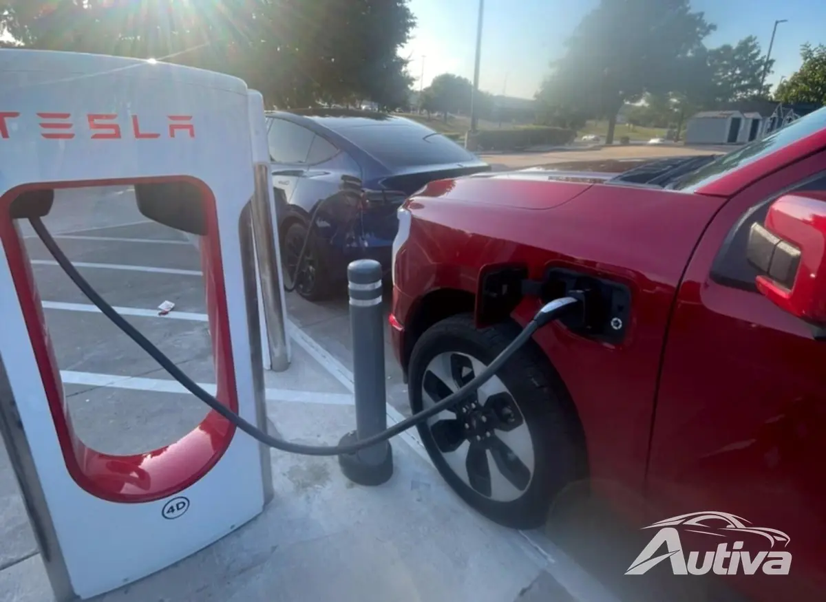 Tesla retoma implantação de adaptadores Magic Dock nos EUA Tesla retoma implantação de adaptadores Magic Dock nos EUA