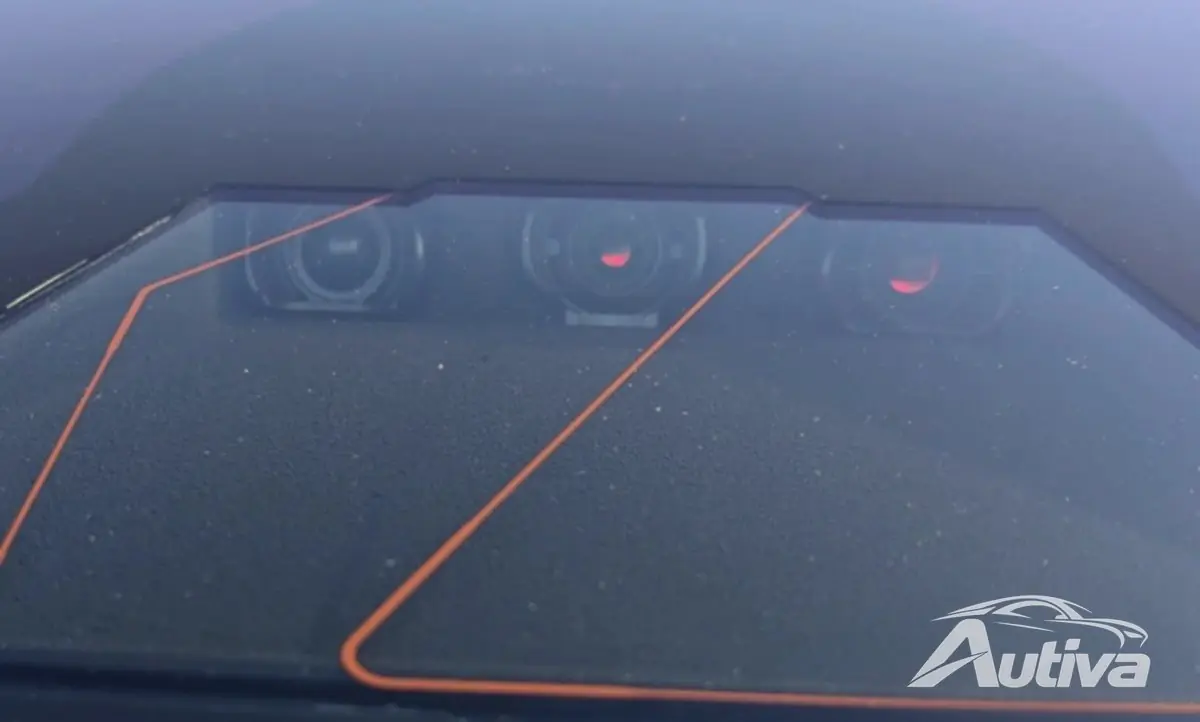 Fotocamera falsa a sinistra nell'aggiornamento Hardware 4 di Tesla Fotocamera falsa a sinistra nell'aggiornamento Hardware 4 di Tesla