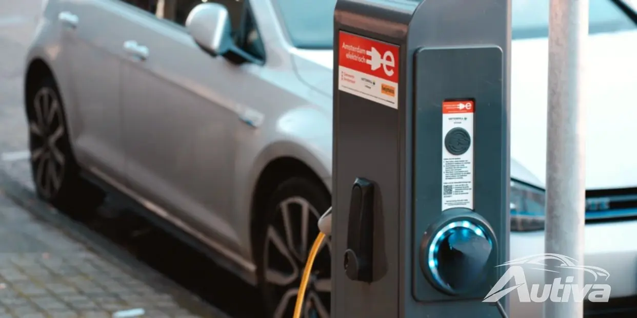 Rząd Wielkiej Brytanii obiecuje 300 000 ładowarek pojazdów elektrycznych w całym kraju do 2030 r