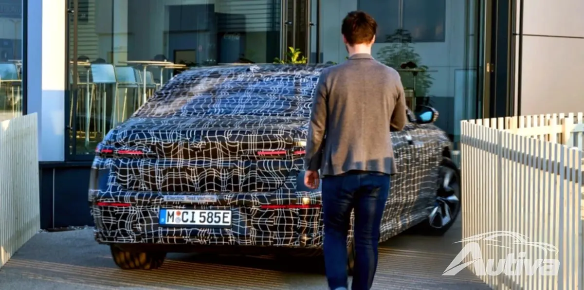 Vous pouvez garer la nouvelle BMW i7 avec une application