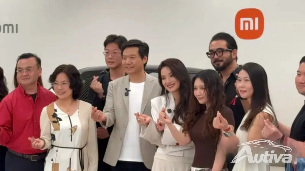 Xiaomi CEO'su ilk YU7 GT araçlarını Çin'deki alıcılara bizzat teslim etti Xiaomi CEO'su ilk YU7 GT araçlarını Çin'deki alıcılara bizzat teslim etti