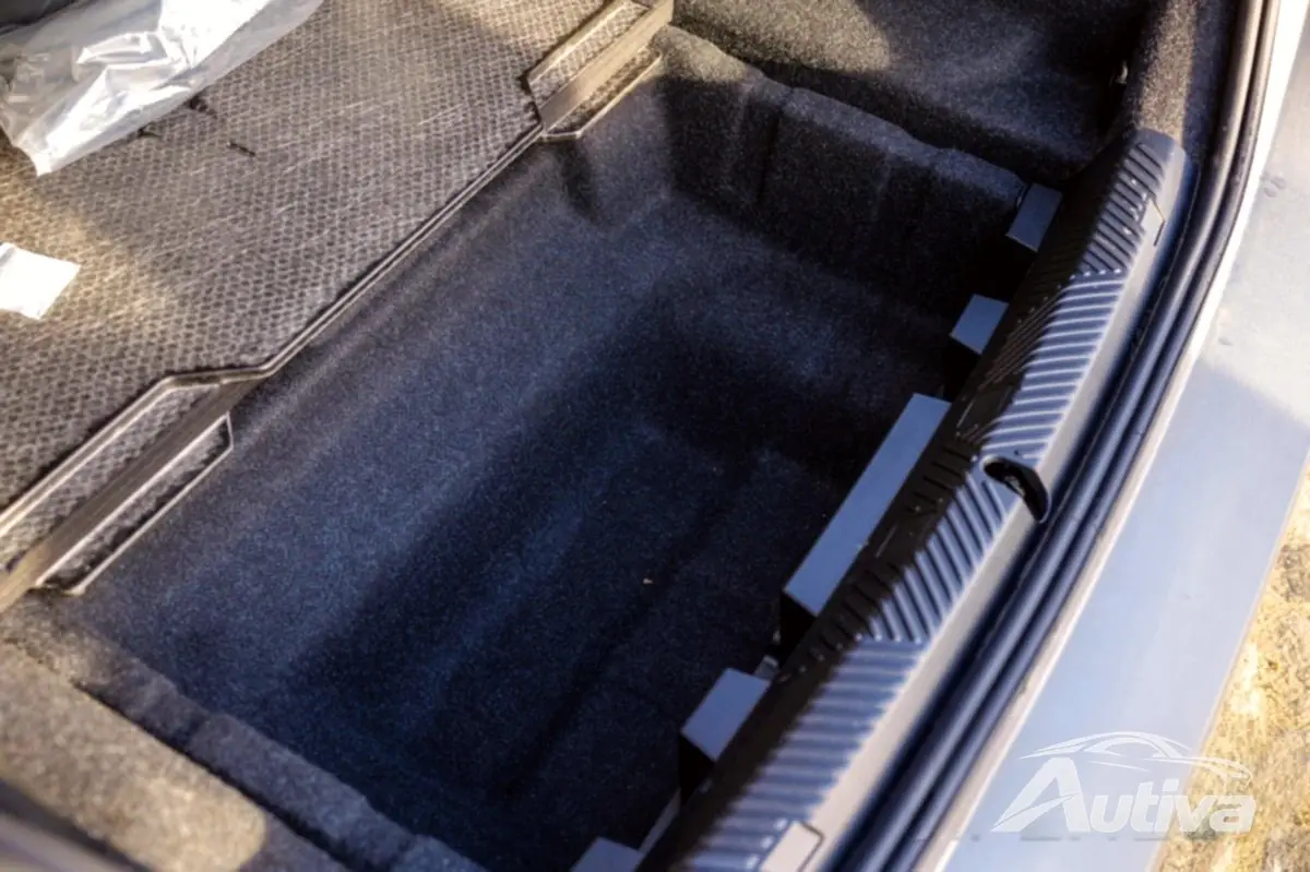 Le coffre est utile, mais pas aussi grand que celui de la série ICE 5.