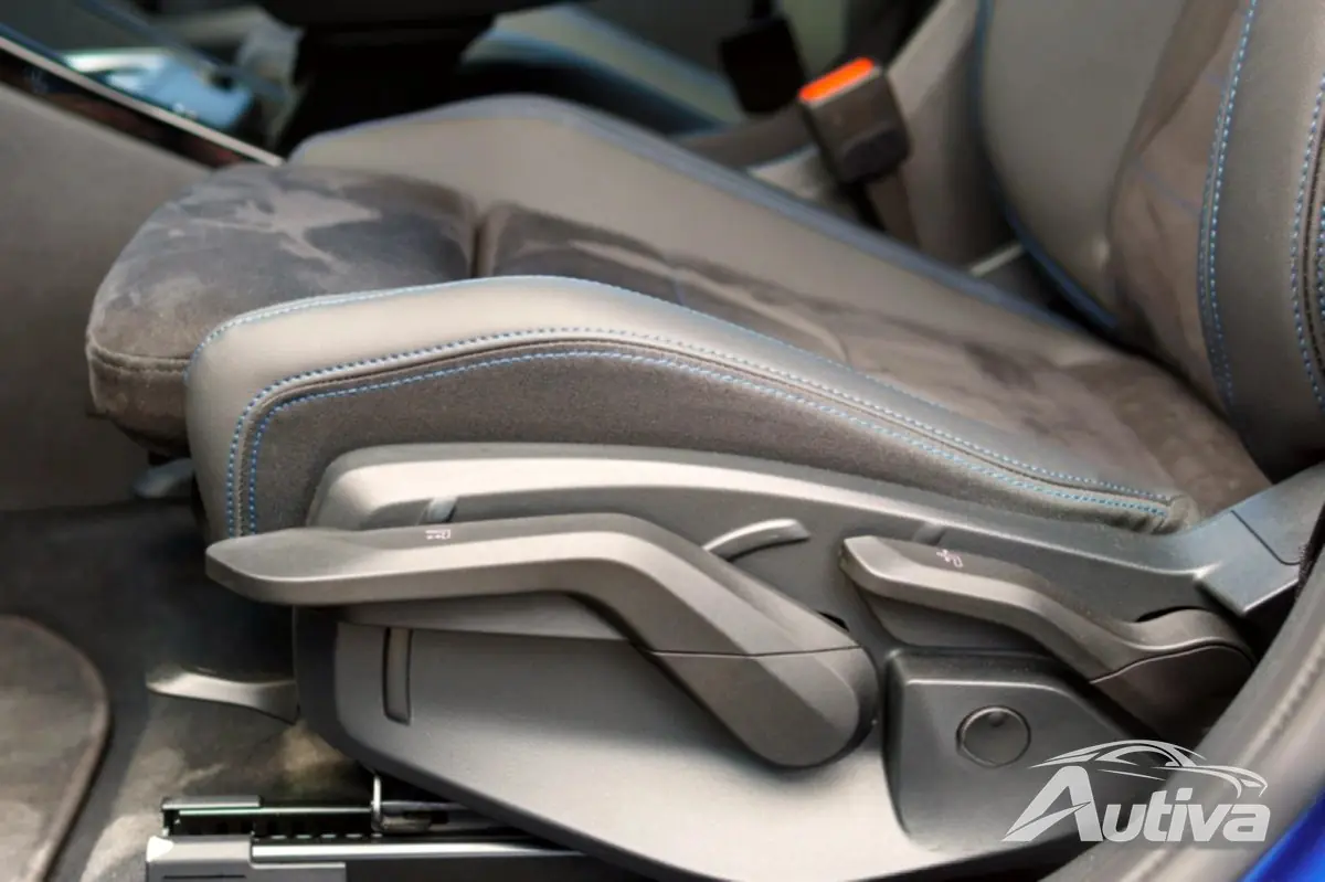 Sportssetene er svært støttende og komfortable selv for lange reiser.